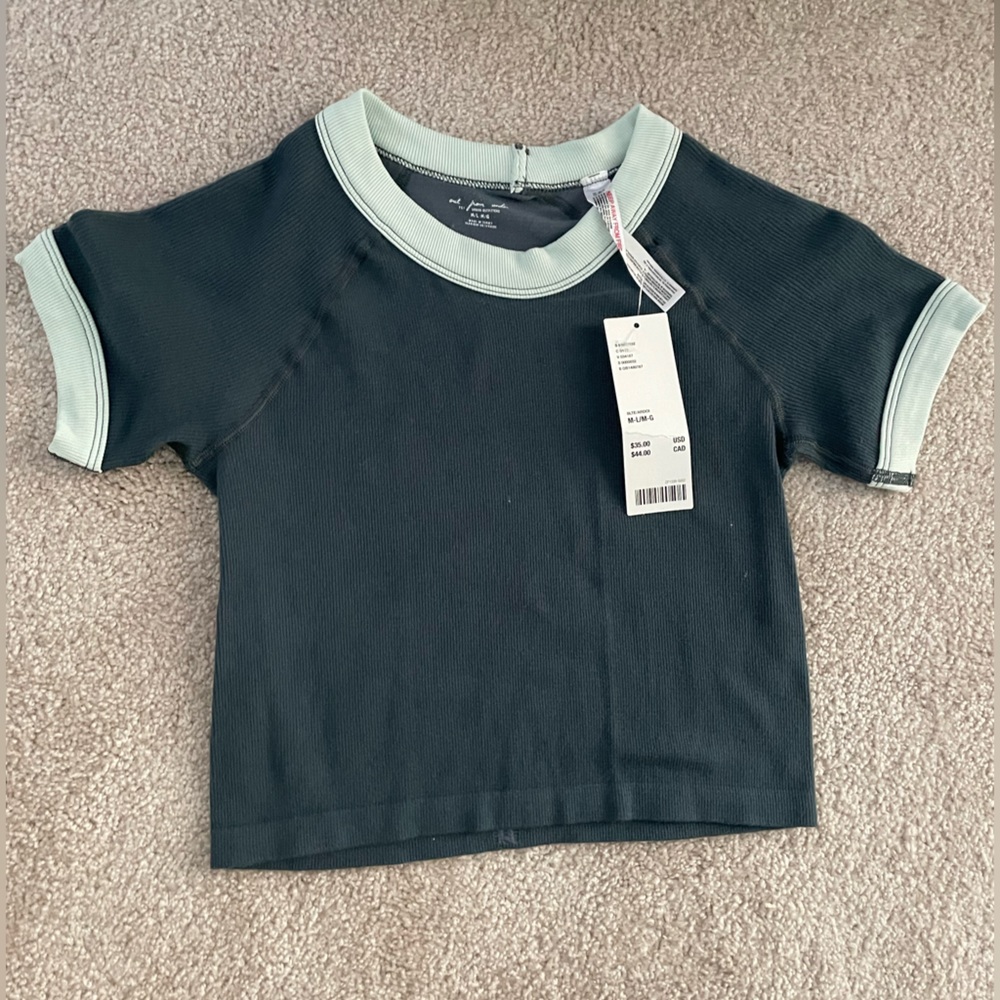 URBAN OUTFITTERS CROP SHIRT